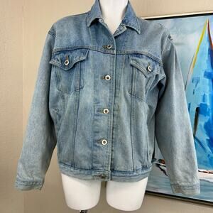 Vintage 1990’s demin jean trucker jacket. 
100% cotton size men’s med